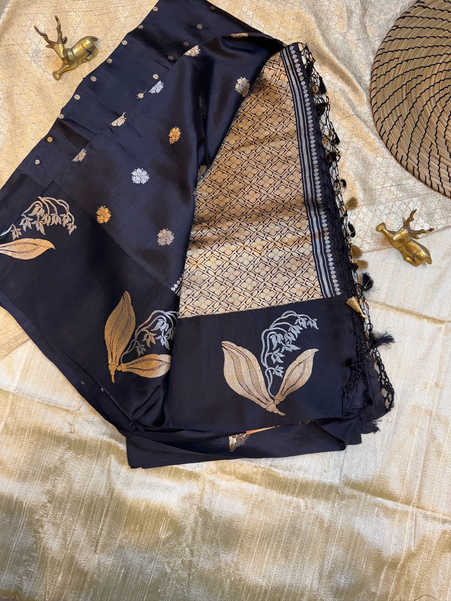 Raw Mango Kadwa Silk Saree (Banarasi)