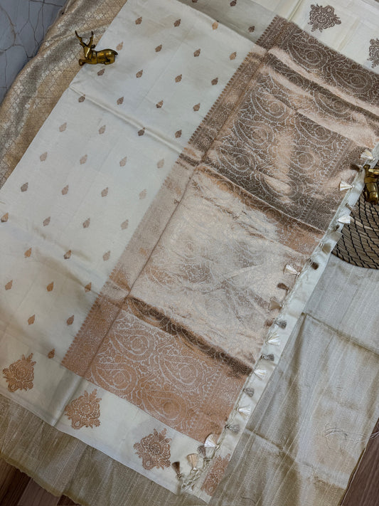 Raw Mango Kadwa Silk Saree White with gold (Banarasi)