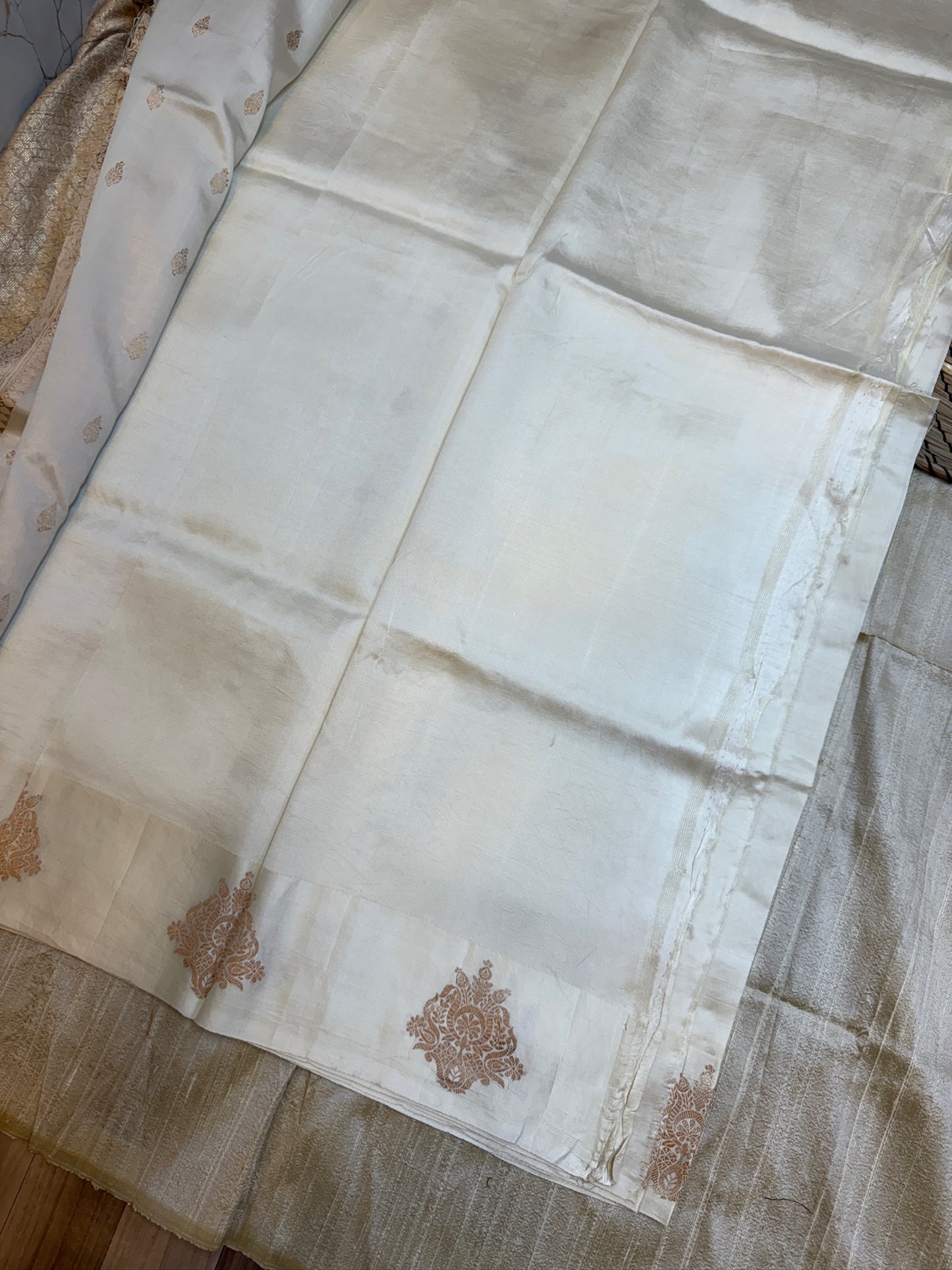 Raw Mango Kadwa Silk Saree White with gold (Banarasi)