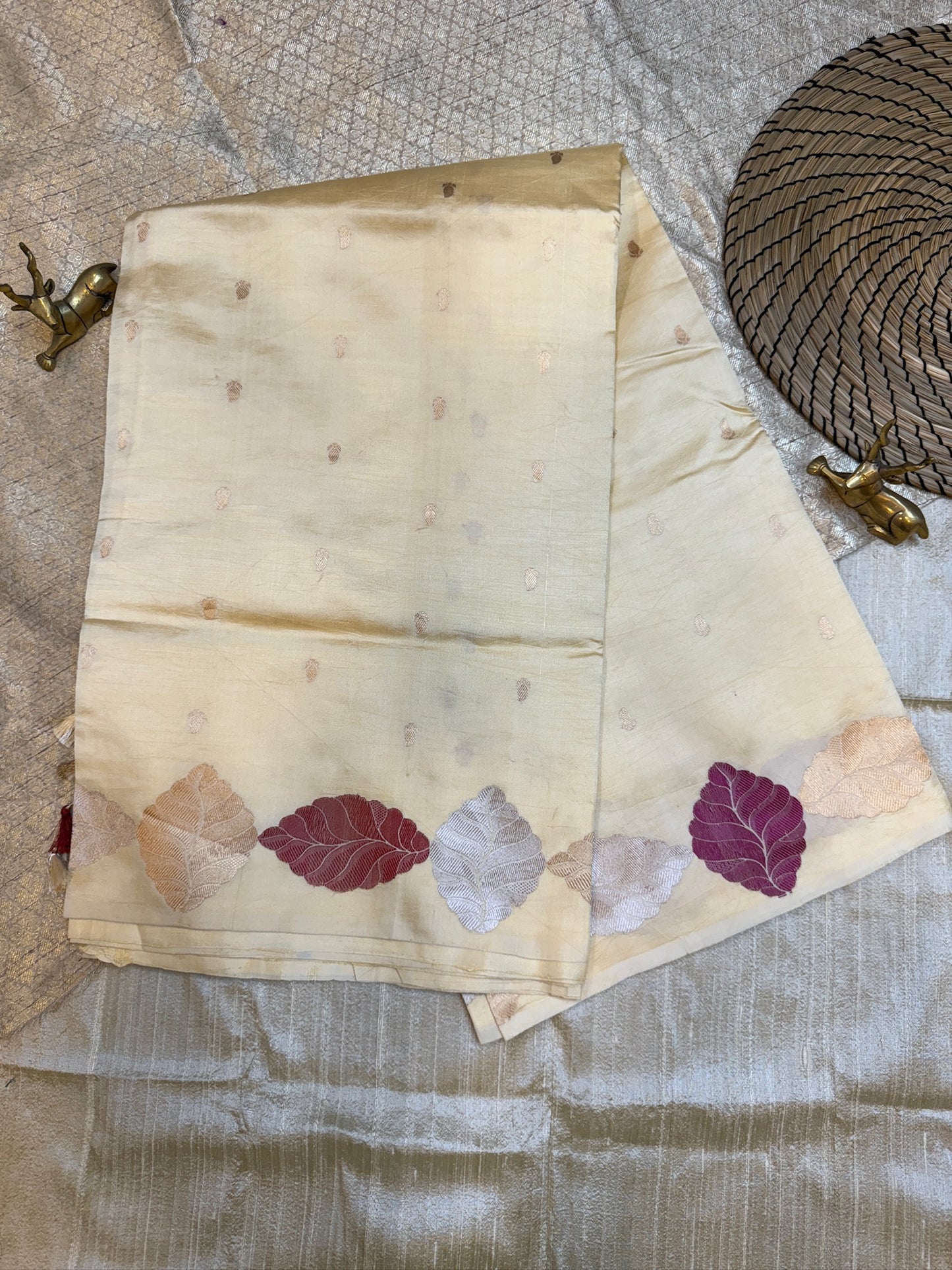 Raw mango Kadwa Silk Saree  White (Banarasi)