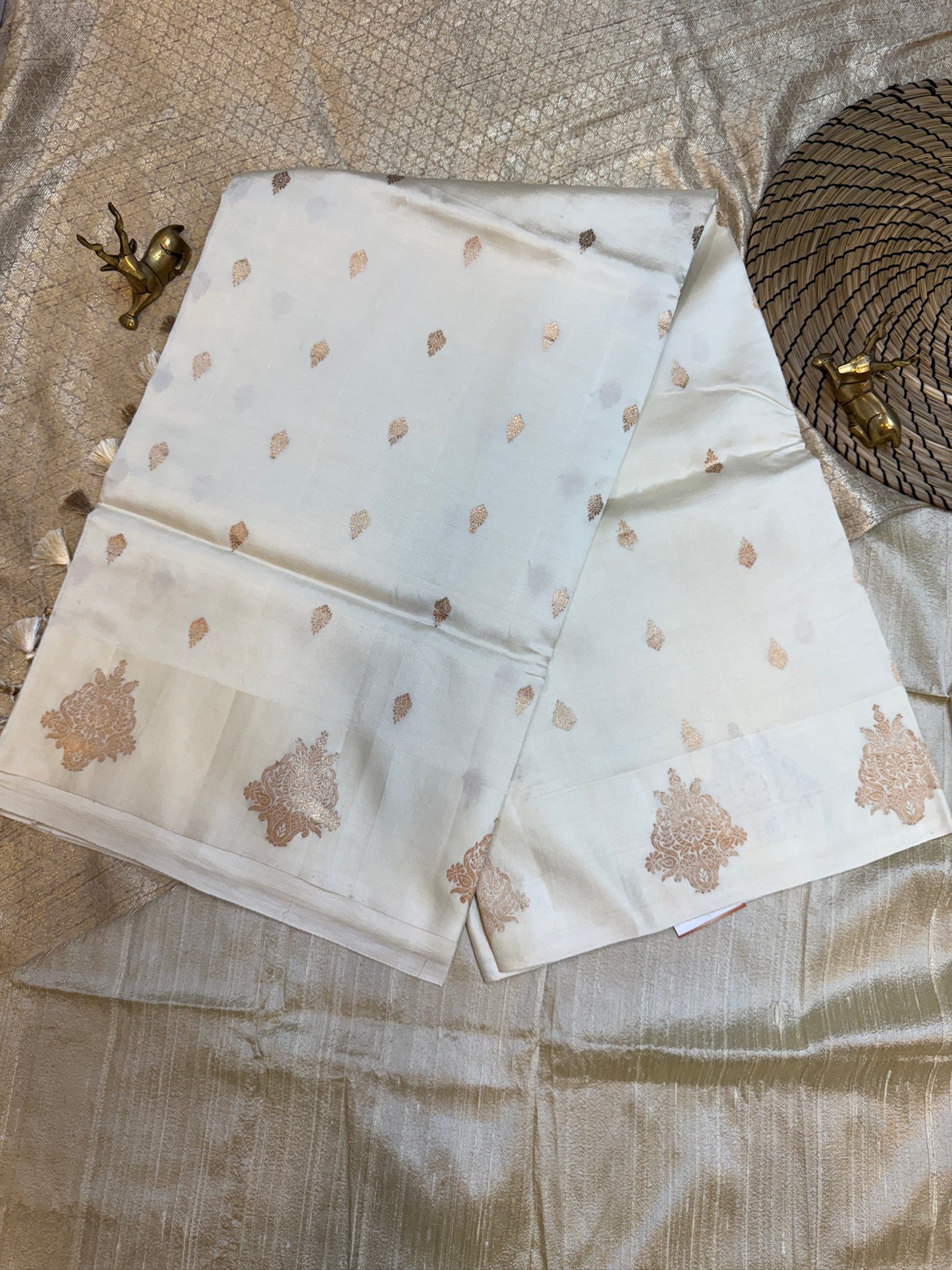 Raw Mango Kadwa Silk Saree White with gold (Banarasi)